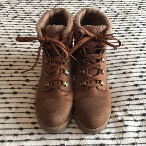 Mossimo hiking boots